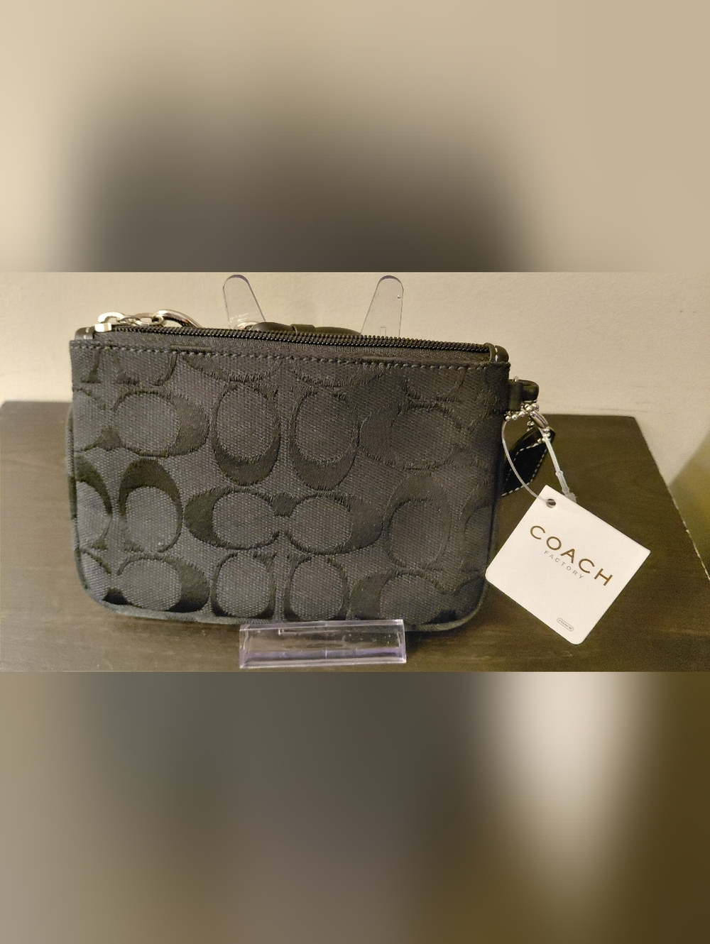 NWT Coach Black Signature Canvas Wristlet with Leather Strap - Picture 3 of 7